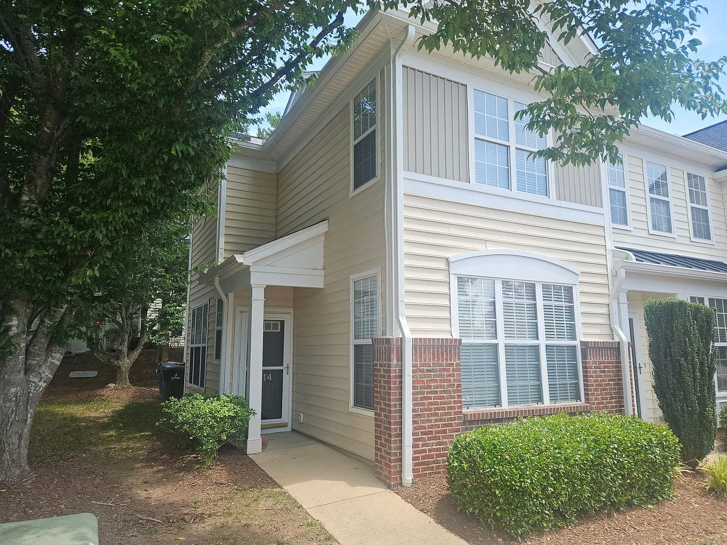 Charming 2br/2.5ba in Delta Lake, end unit townhome! Available now! — Photo 1