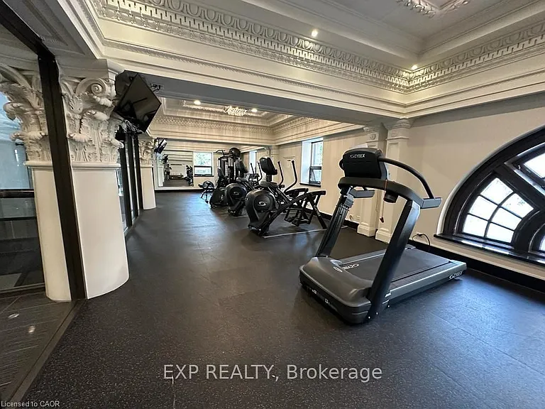 118 King St E #718 — Photo 10