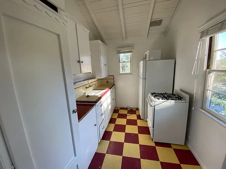 2036-2050 High Tower Dr — Photo 6