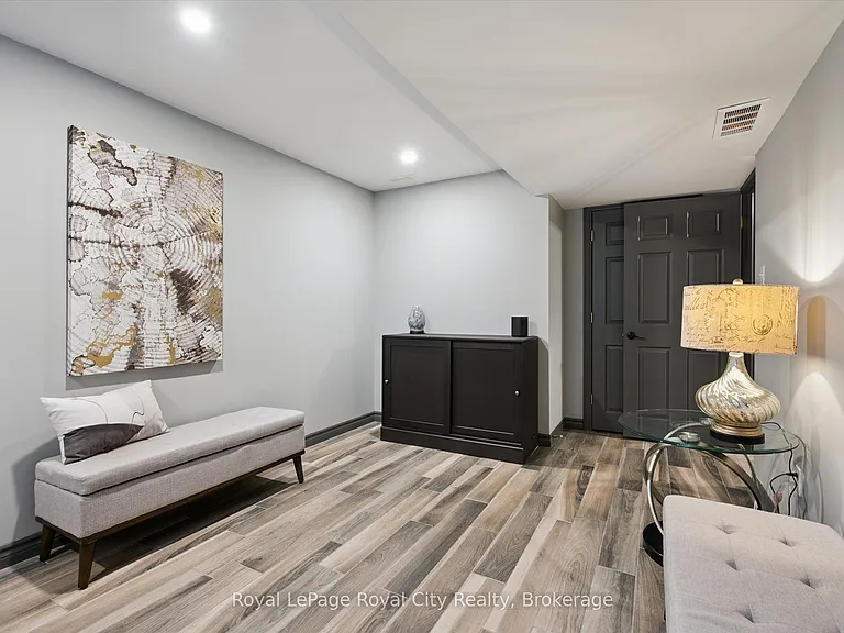36 Emily St — Photo 32