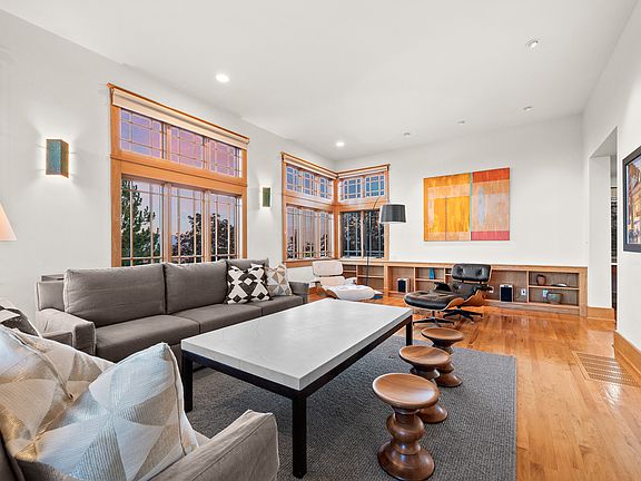 4th image of 804 N Eastcapitol Blvd