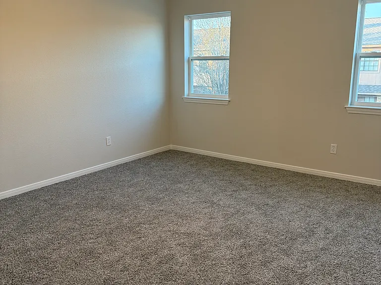 1152 Green Meadow St — Photo 9