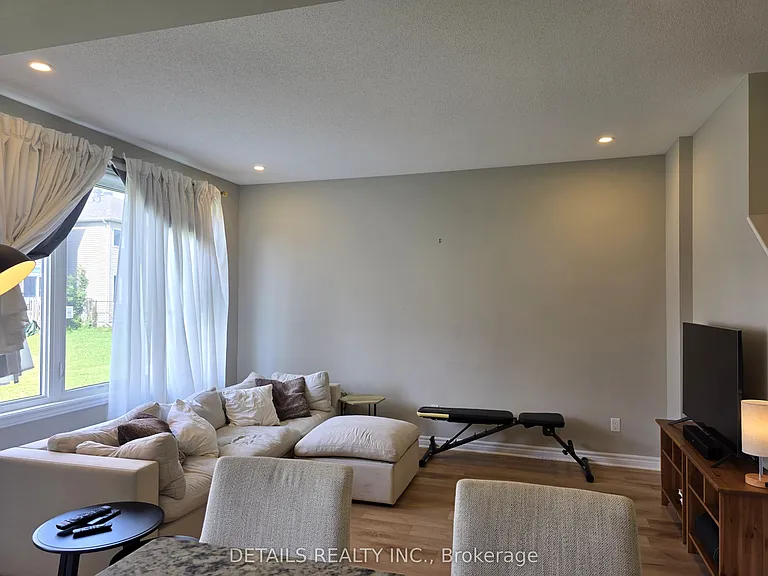 251 Saddleback Cres — Photo 21
