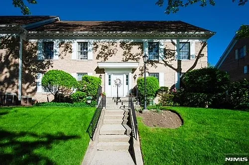 11 S Maple Ave #B Photo 1