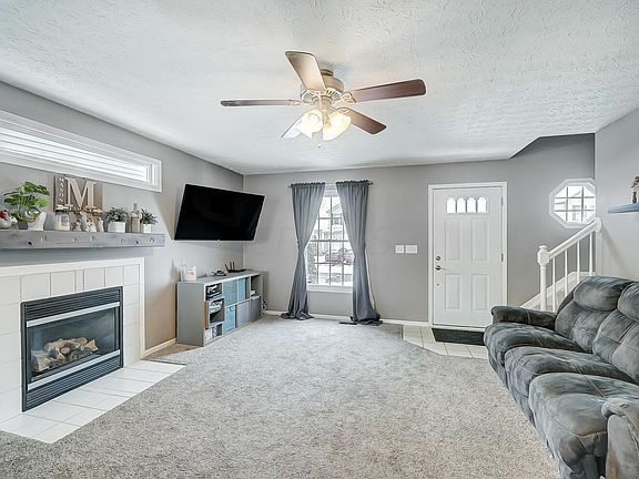 4th image of 498 Sandmar Dr