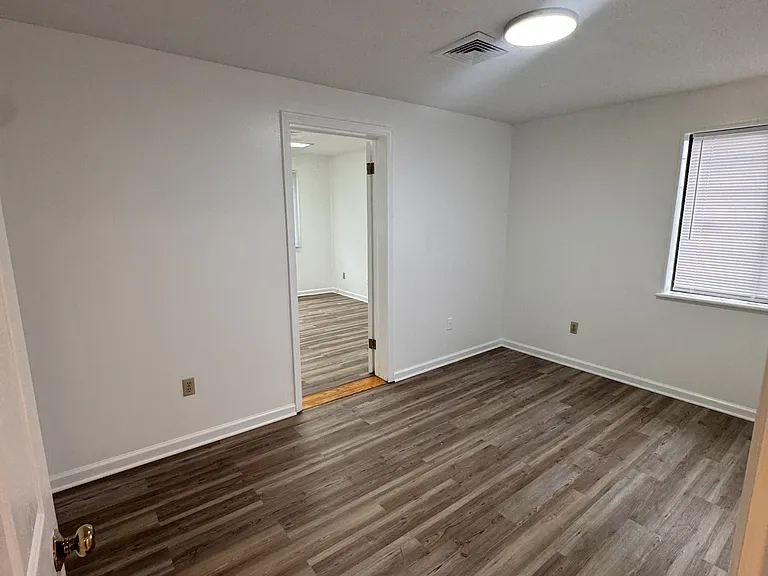 2404 Whitney Ave #3 — Photo 8