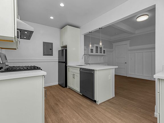 4th image of 2128 Van Ness Ave APT 304