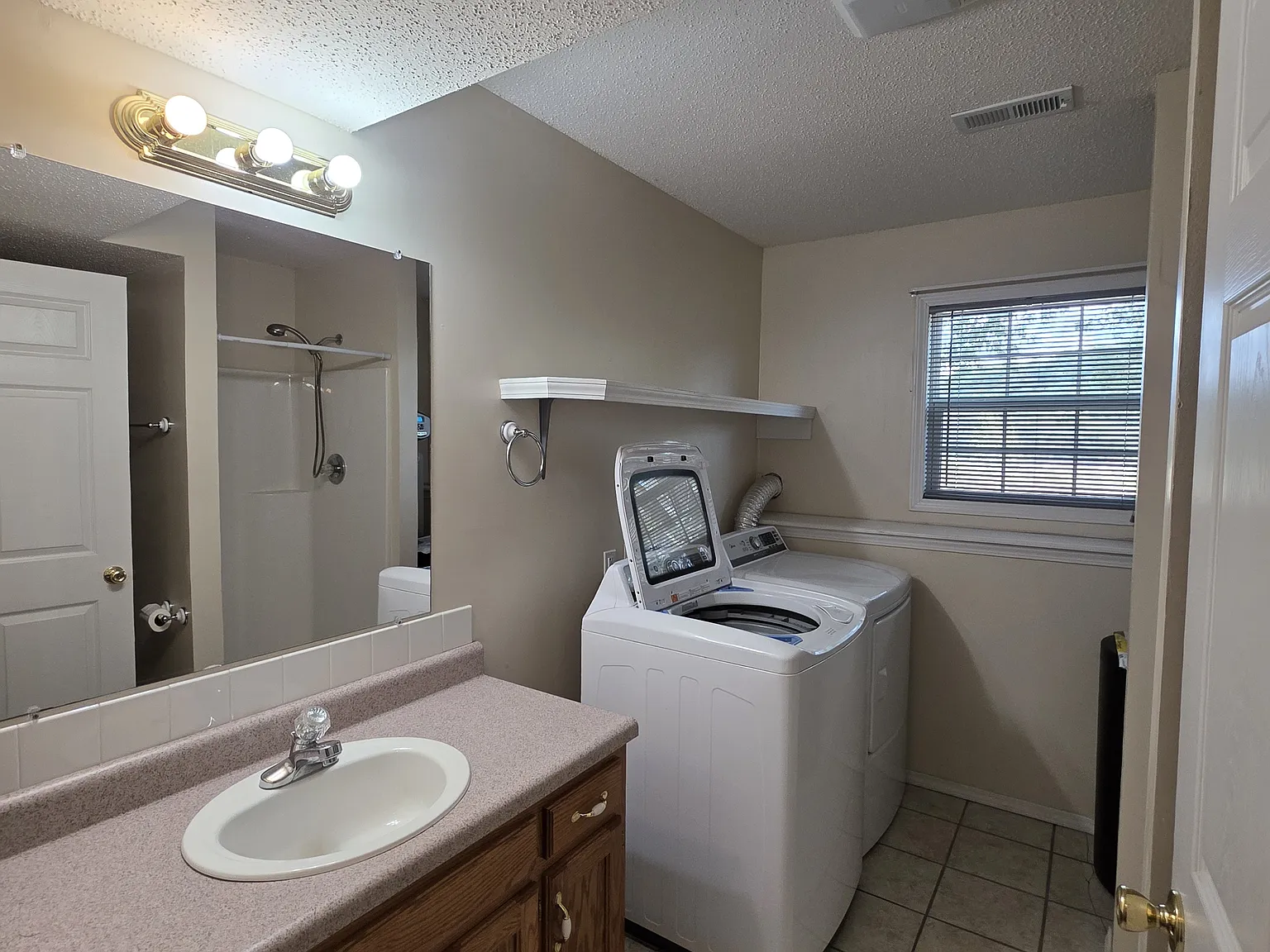 3 bed, 1908 sqft, $1,500 — Photo 3