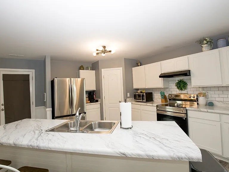 413 Century Ln — Photo 11