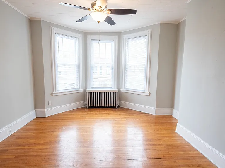 128 Oak St — Photo 3