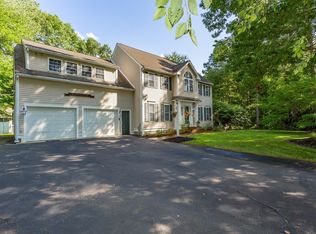 2 Sherwood Dr, Halifax, MA 02338