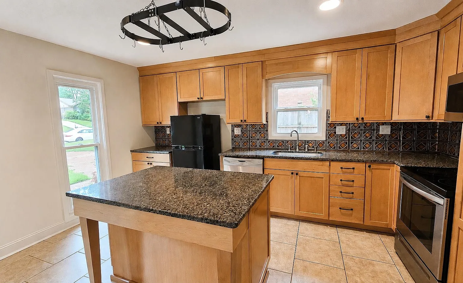 3 bed, 2.0 bath, 1782 sqft, $1,975 — Photo 1