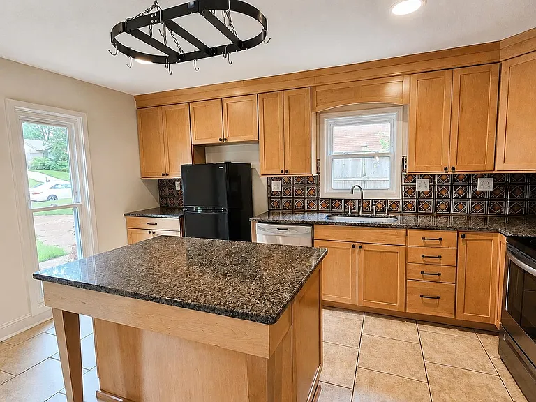 89 Ericson Rd — Photo 9