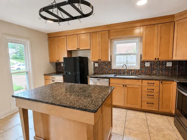 89 Ericson Rd, Cordova, TN 38018