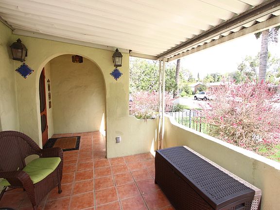 3rd image of 5643 Irvine Ave