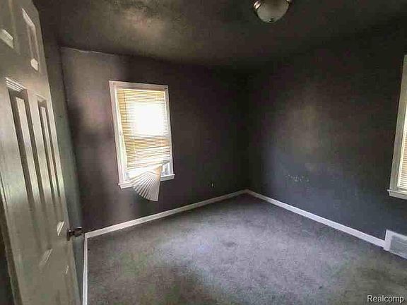 2nd image of 15431 Strathmoor St