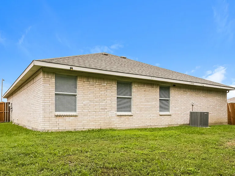 736 W Colony Dr — Photo 16