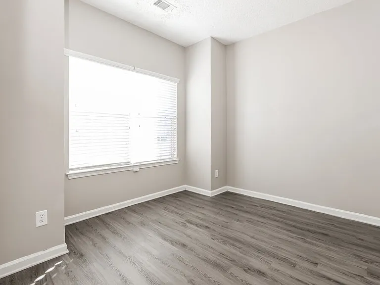 542 Vaughan Dr — Photo 13