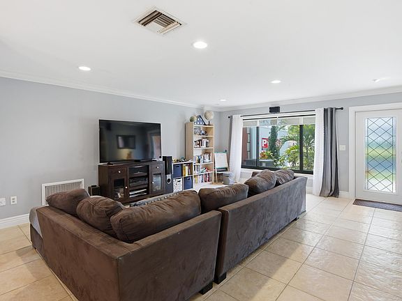 4th image of 22504 SW 65th Avenue