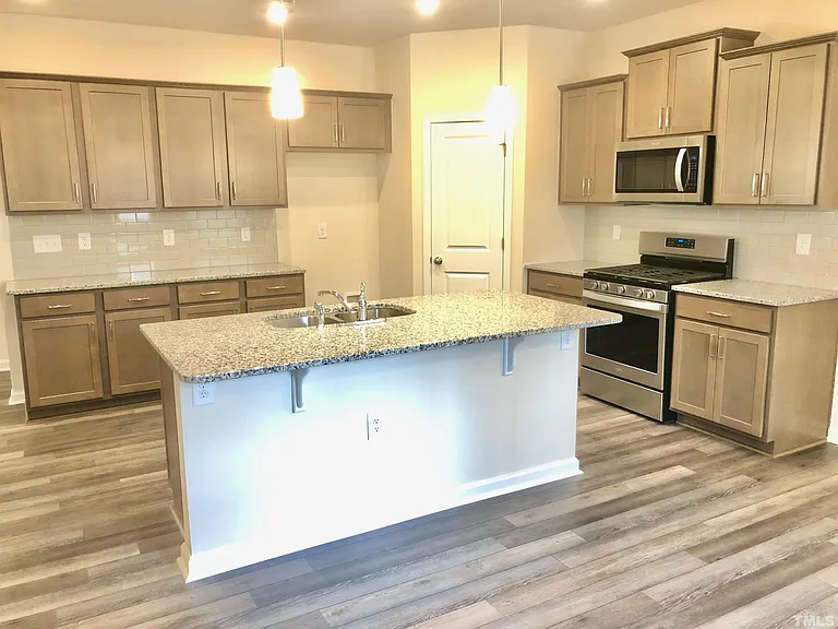 2080 Hosel Ln — Photo 4