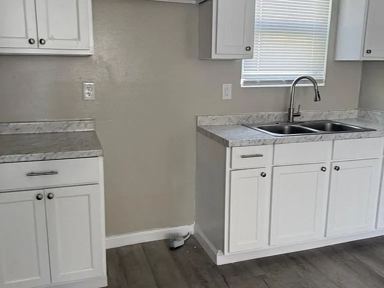1024 Blair St — Photo 4