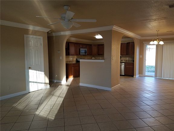 4th image of 1009 Jo Lynn St