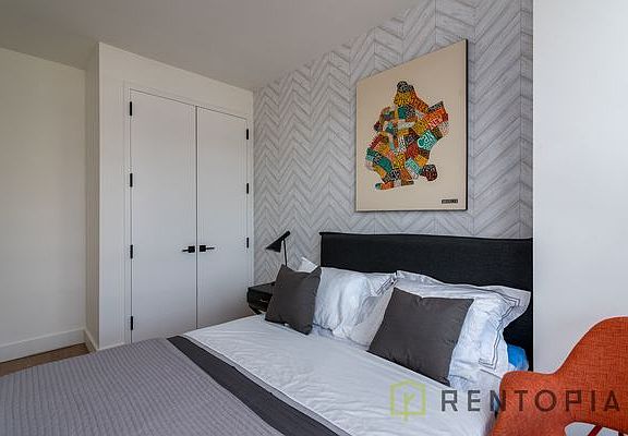 5th image of 824 Lexington Ave #2I