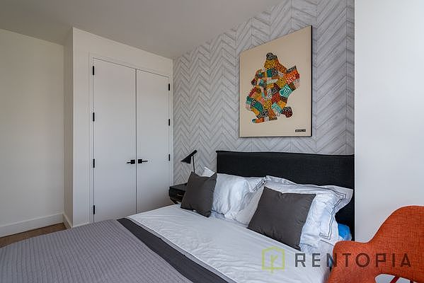 1st image of 527 Marcy Ave #1