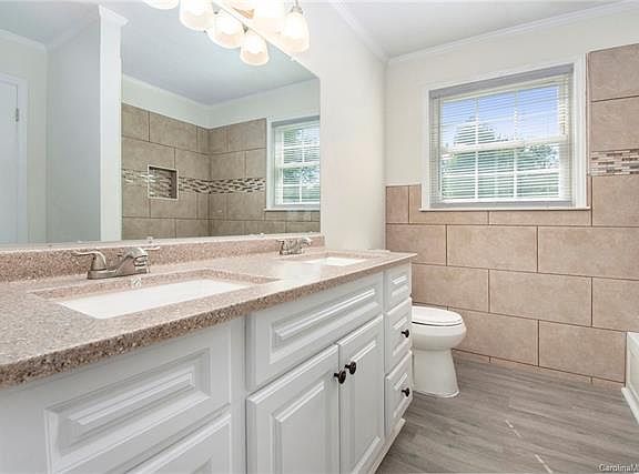 5th image of 4208 Heatherstone Dr