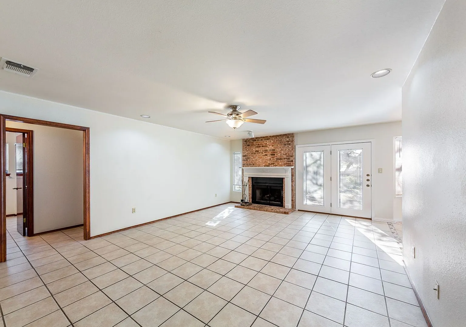 57 Woodcreek 78676 | 4 Bed 2 Bath 2 Car Garage $2175 — Photo 3