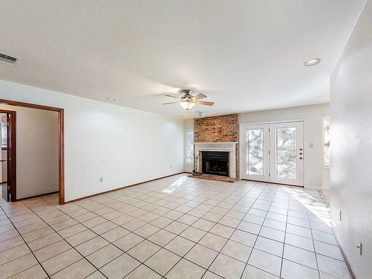 57 Woodcreek Dr — Photo 4