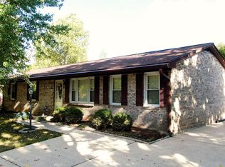 832 Kingsway Dr, Versailles, KY 40383