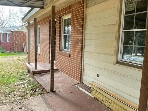 781 Needle Dr, Forest Park, GA 30297