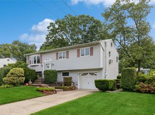 19 Fiesta Dr, Centereach, NY 11720