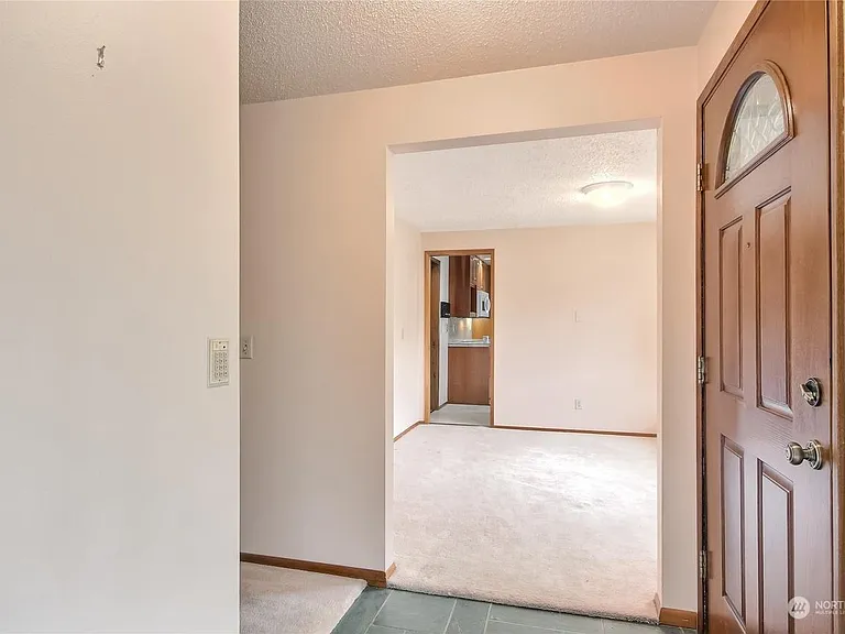 3527 Shattuck Ave S — Photo 4