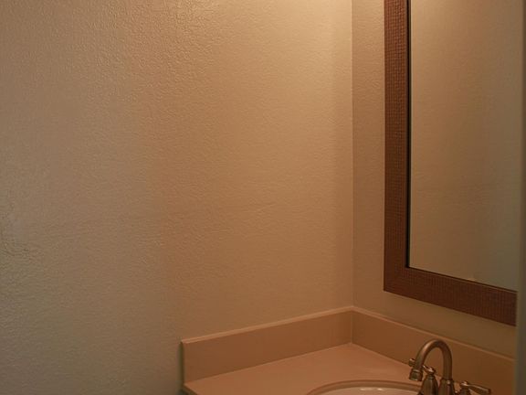 5th image of 2087 Village Ln