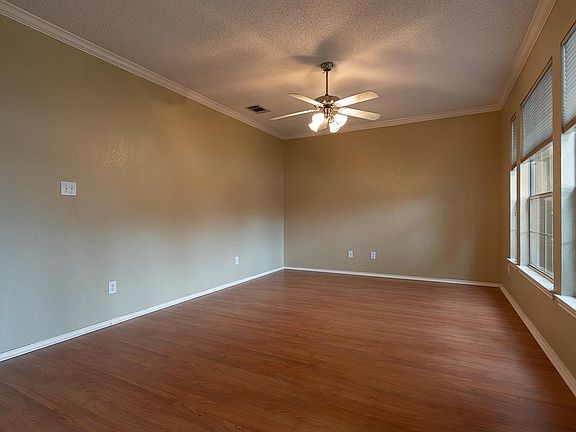 5th image of 15 Harper Dr