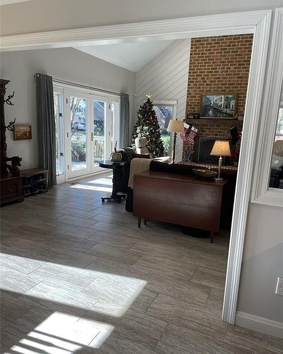 2nd image of 1000 Forest Lakes Dr