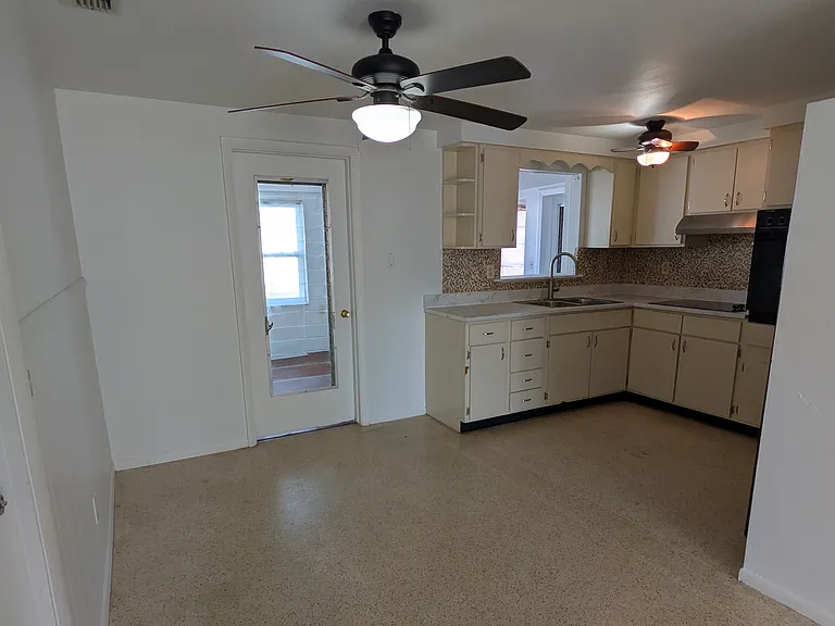 4835 Blossom Dr — Photo 5
