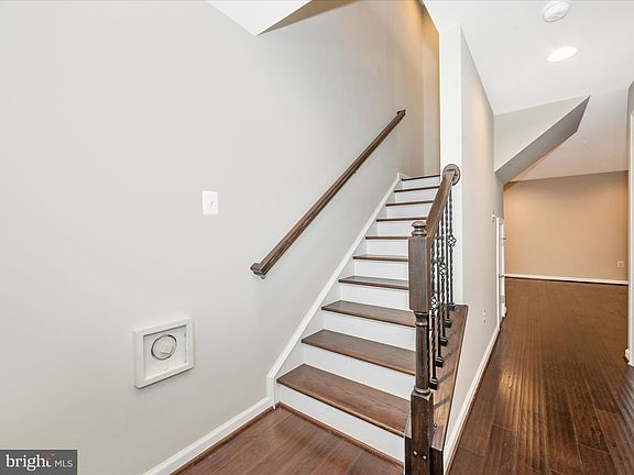 4th image of 22213 Broadway Ave