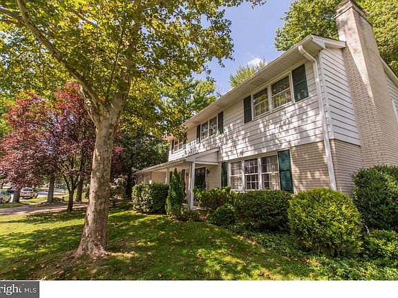 3rd image of 3305 S Rockfield Dr