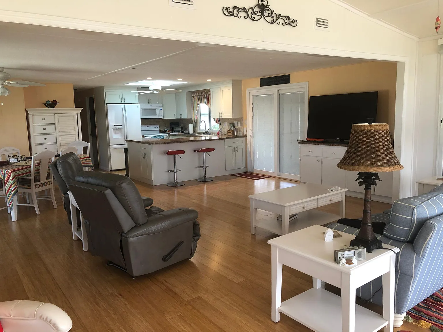 2 bed, 1152 sqft, $3,000 — Photo 2