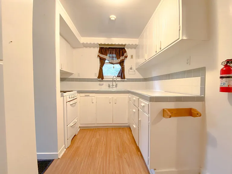 Redwood Ln — Photo 4
