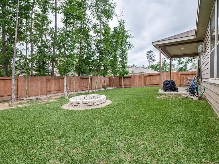 2151 Lost Timbers Dr — Photo 36