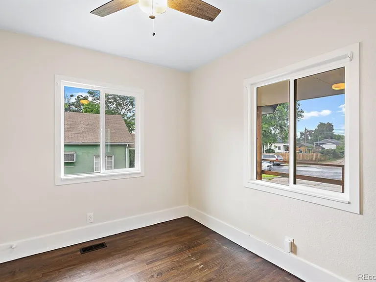 135 S Hooker St — Photo 12
