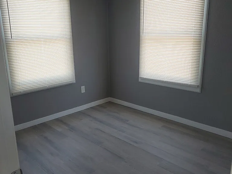 500 1/2 Woodrow Ave — Photo 6