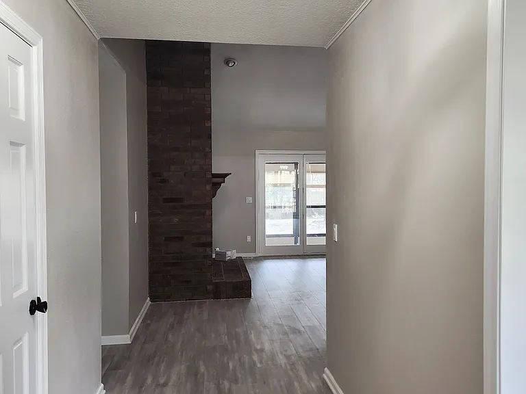 239 James St — Photo 3