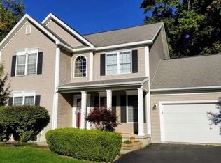 5 Eagles Gln, Clifton Park, NY 12065