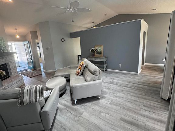 5th image of 731 Pine Shores Cir