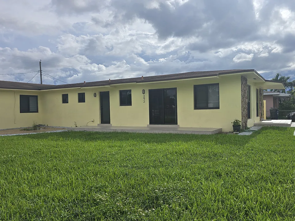 290 NW 76th Ave